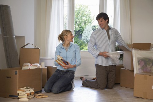 Secure storage and packing support for a Wimbledon move